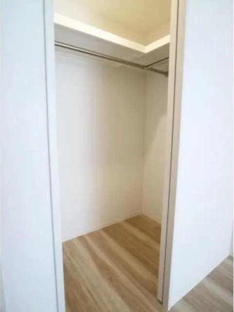 Comodo Ebisu - Interior - Walk in Closet