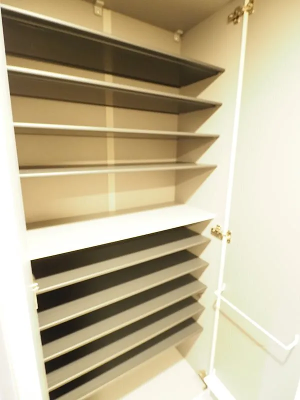 Residia Shibaura - Interior - ["Wood", "Shelving", "Shelf"]