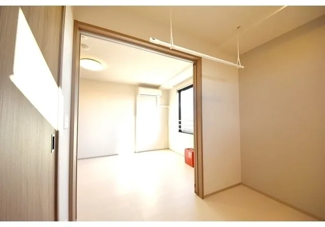 Glorio Shelt Senkawa - Interior - ["Ceiling", "Flooring", "Floor"]