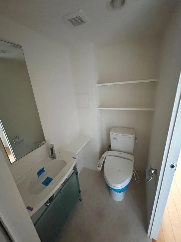 KDX Residence Higashi Shinjuku - Interior - ["Floor", "Flooring", "Grey"]