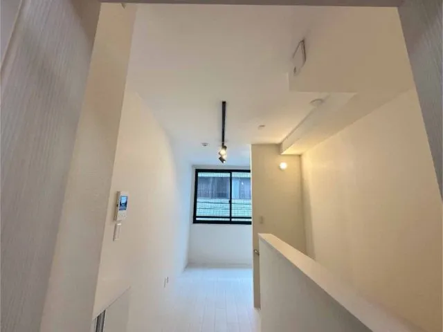 Segrate Nihonbashi - Interior - ["Ceiling", "Flooring", "Floor"]