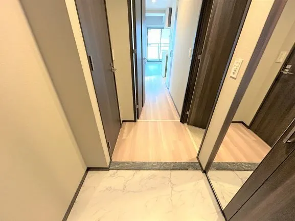 Sol Levente Shin-Umeda - Interior - ["Floor", "Wood flooring", "Hardwood"]