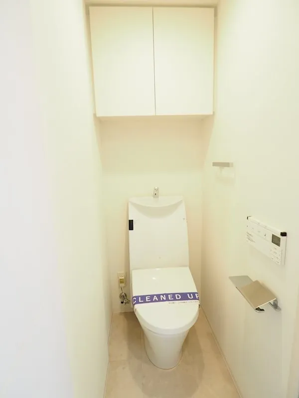 Cross Residence Osaki - Interior - ["Bathroom", "Purple", "Toilet seat"]
