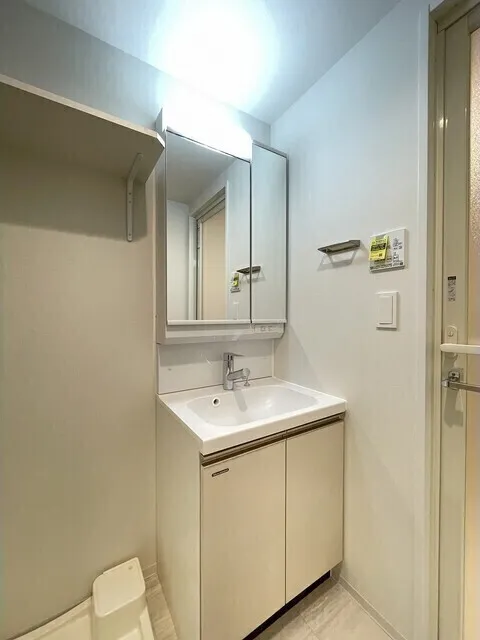 Comforia Liv Minamisunamachi East - Interior - ["Plumbing fixture", "Flooring", "Floor"]