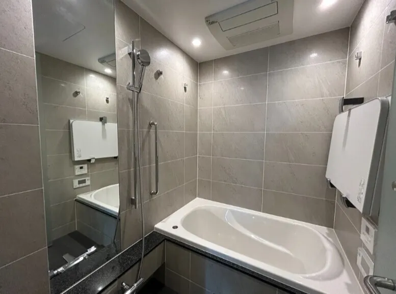 Grand Green Osaka THE NORTH RESIDENCE - Interior - ["Bathroom", "Plumbing fixture", "Flooring"]