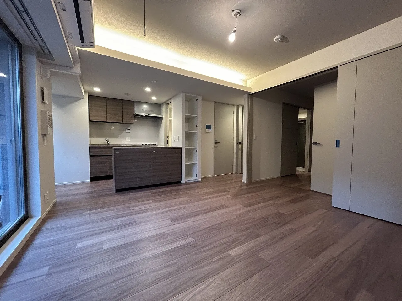 Branchiesta Ekoda - Interior - ["Flooring", "Floor", "Ceiling"]