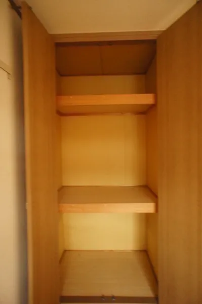 Maison Trantan - Interior - ["Shelf", "Shelving", "Room"]