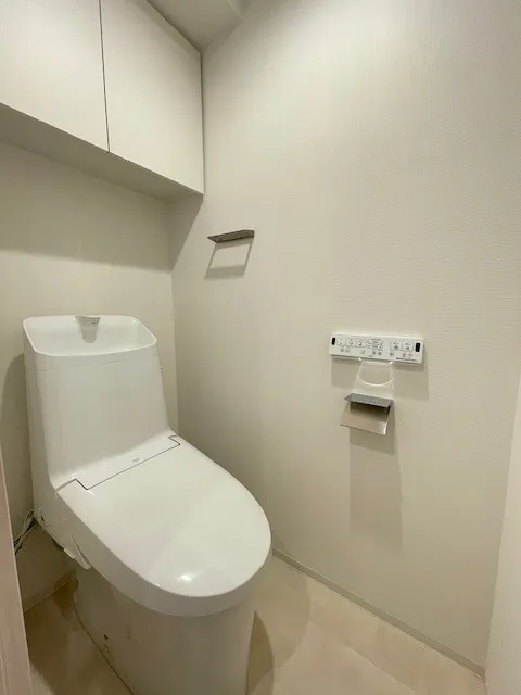 Prince Due Kamiya - Interior - ["Flooring", "Floor", "Toilet seat"]