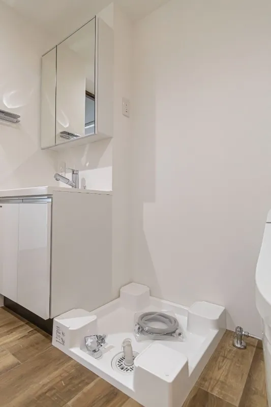 K-Suite Tokyo Toritsu Daigaku - Interior - ["Flooring", "Plumbing fixture", "Interior design"]