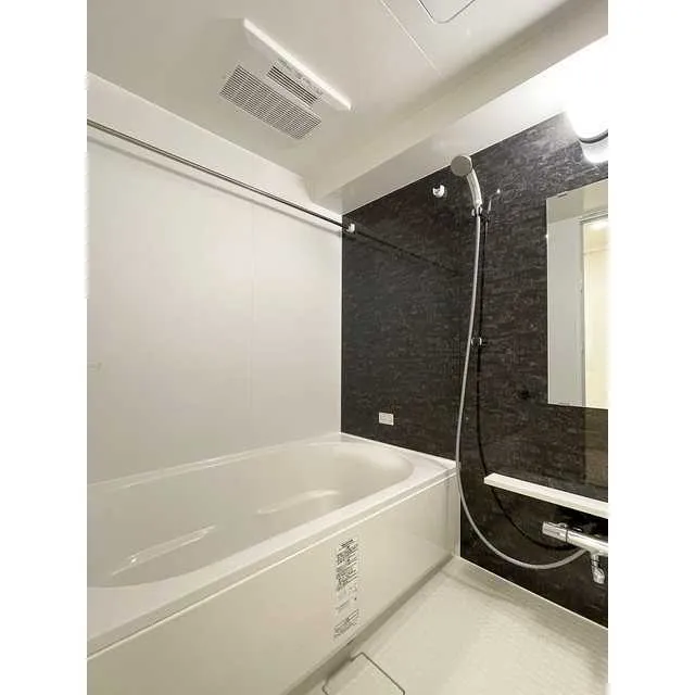 Gran Casa Minamisenju - Interior - ["Bathtub", "Plumbing fixture", "Shower head"]