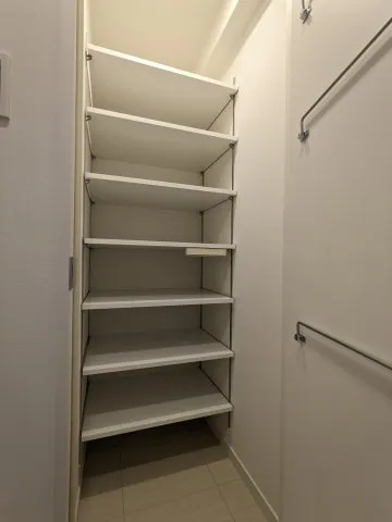 Asyl Court Itabashi Honcho - Interior - ["Fixture", "Wood", "Shelving"]