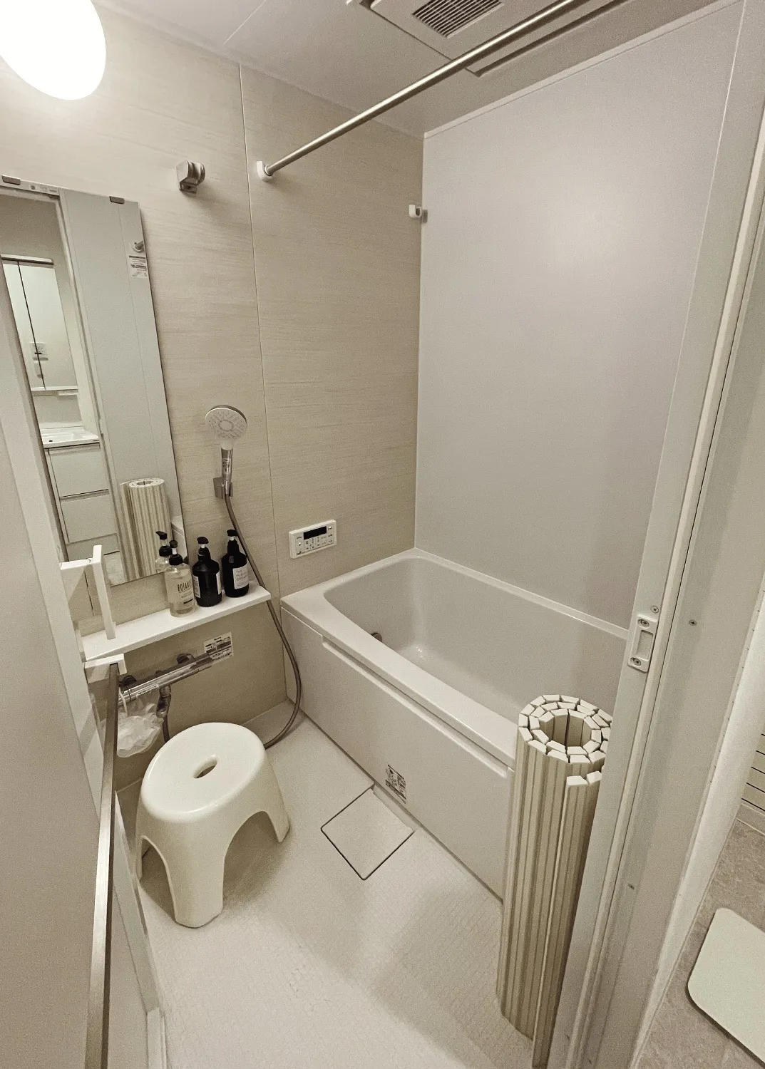 Green Mansion - Interior - ["Bathroom", "Plumbing fixture", "Flooring"]
