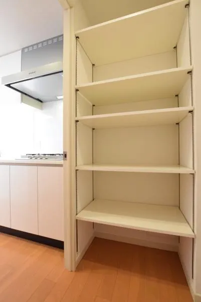 Brillia Ist Sangenjaya Ivy Terrace - Interior - ["Shelf", "Shelving", "Furniture"]