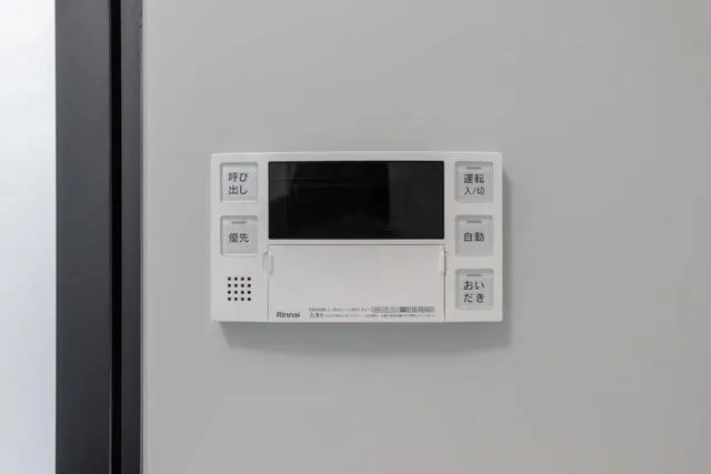 BRICK RESIDENCE Minamiaoyama - Interior - ["Gadget", "Temperature", "Home appliance"]
