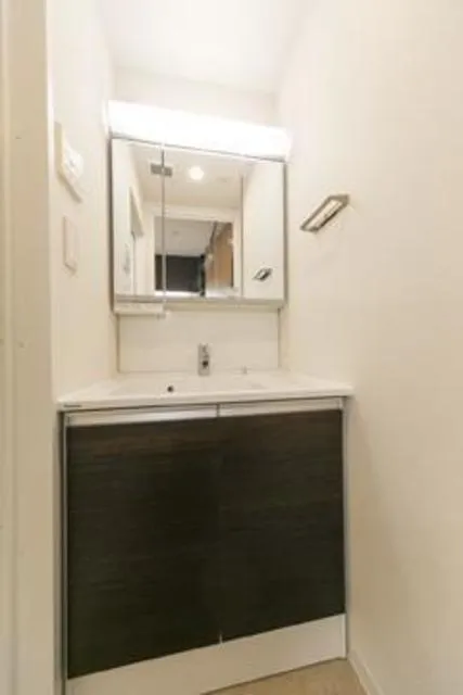 Cerio Ochiai Higashi-Nakano - Interior - ["Mirror", "Property", "Building"]