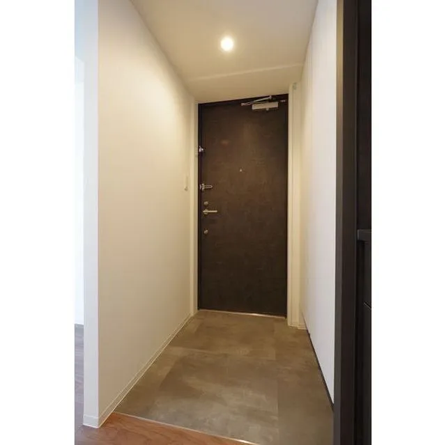 Zinnia Fudomae - Interior - ["Building", "Fixture", "Door"]