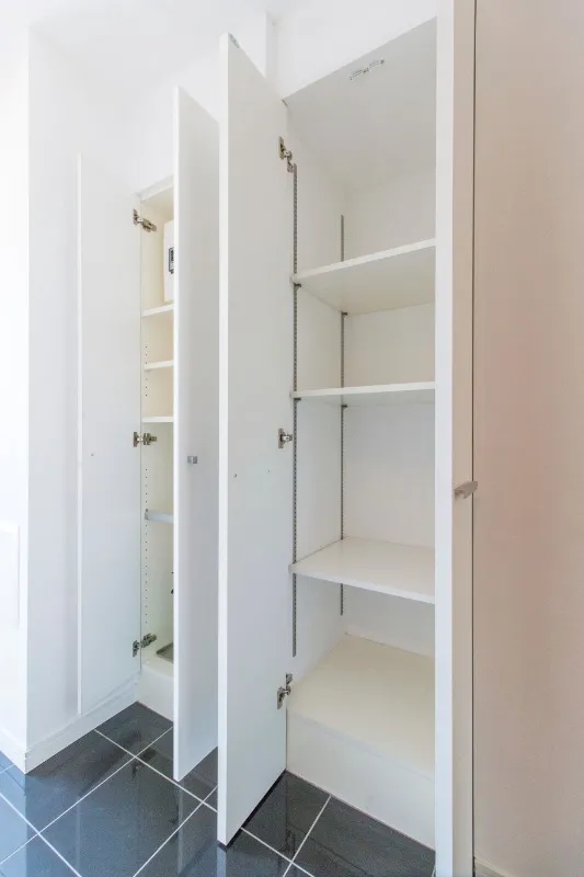 Castalia Nakameguro - Interior - ["Shelf", "Floor", "Fixture"]