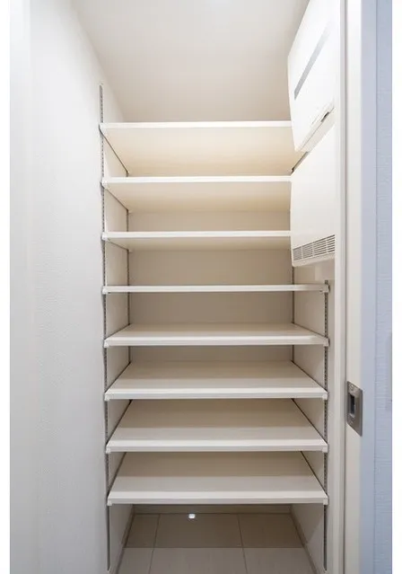 Comforia Higashiueno - Interior - ["Shelving", "Shelf", "Wood"]