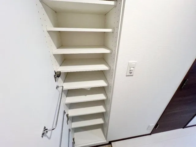Genovia Ohanajaya II Sky Garden - Interior - ["Wood", "Flooring", "Shelving"]