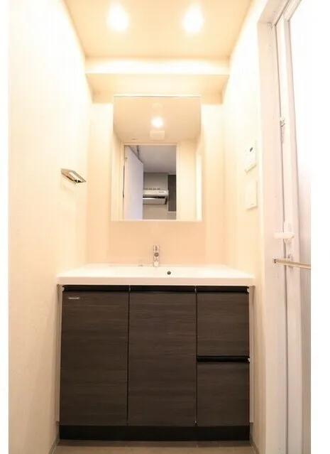ORSUS Honjo Azumabashi - Interior - ["Flooring", "Floor", "Bathroom cabinet"]