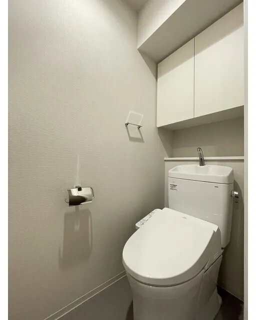 Daffitto Kinshicho - Interior - ["Toilet seat", "Plumbing fixture", "Toilet"]