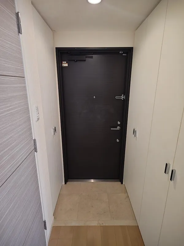 Este Maison Daizawa - Interior - ["Fixture", "Door", "Building"]