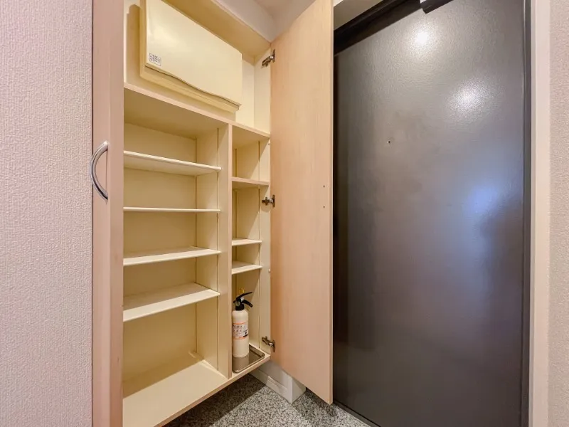 Castalia Hatsudai - Interior - ["Wood", "Flooring", "Interior design"]