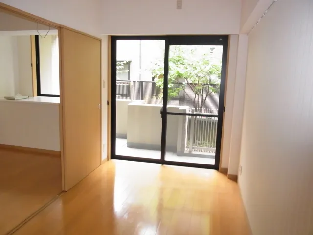 Platanus Meguro - Interior - ["Building", "Fixture", "Wood"]