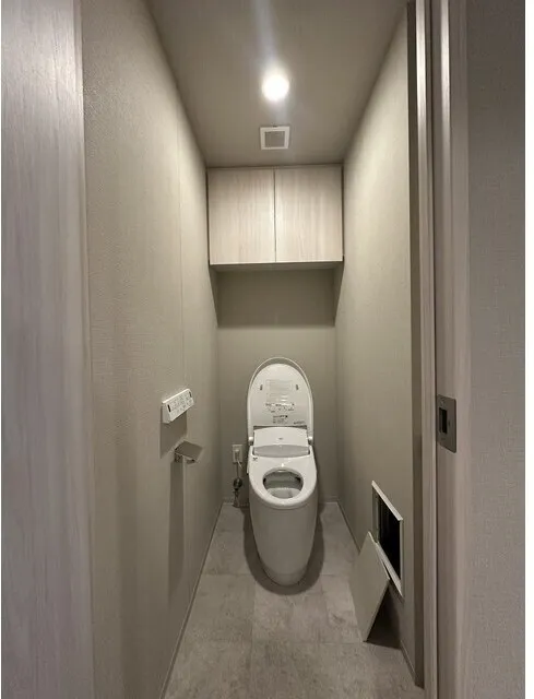Wellis Urban Sumiyoshi West - Interior - ["Toilet seat", "Flooring", "Toilet"]