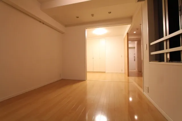 Prime Urban Ebisu II - Interior - ["Fixture", "Wood", "Door"]