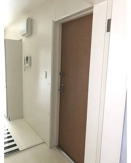 Scalar Sukumo - Interior - ["Fixture", "Door", "Handle"]