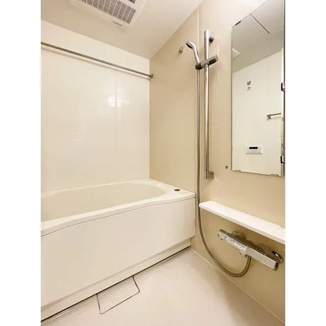 IPSE Yoyogi Uehara - Interior - ["Shower head", "Plumbing fixture", "Building"]