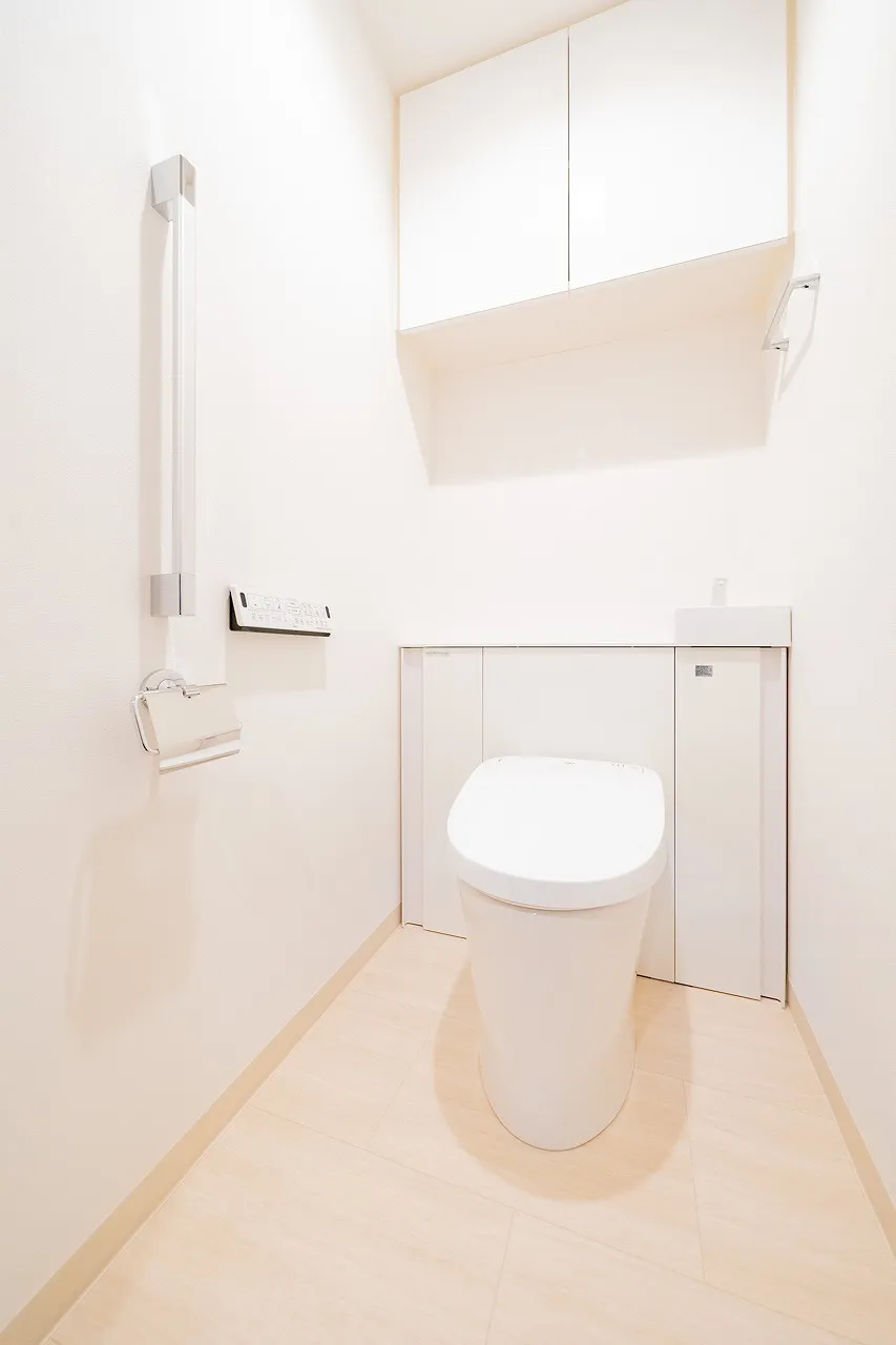 Central Park Tower La Tour Shinjuku - Interior - ["Toilet seat", "Toilet", "Plumbing fixture"]