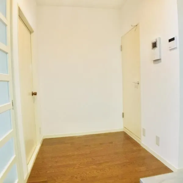Townhouse Nakano - Interior - ["Fixture", "Door", "Wood"]