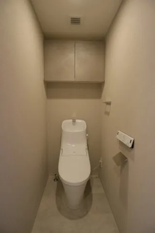 Proud Flat Ryogoku East - Interior - ["Toilet seat", "Toilet", "Flooring"]