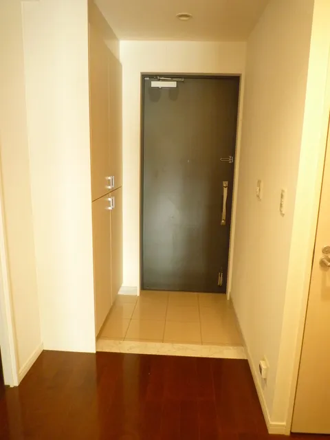 Liberte - Interior - ["Fixture", "Door", "Wood"]