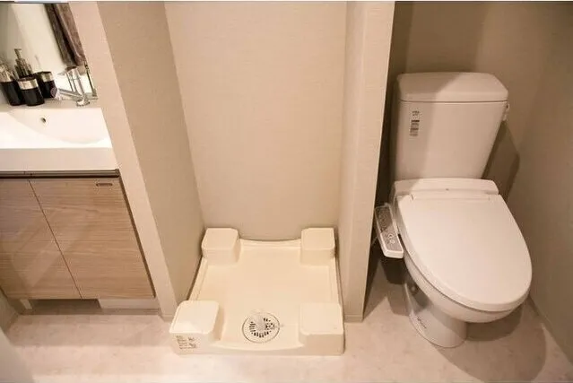 Comforia Kinshicho DEUX - Interior - ["Plumbing fixture", "Toilet", "Toilet seat"]