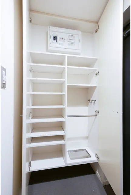 Prime Urban Meguro Gakugei Daigaku - Interior - ["Wood", "Flooring", "Cupboard"]