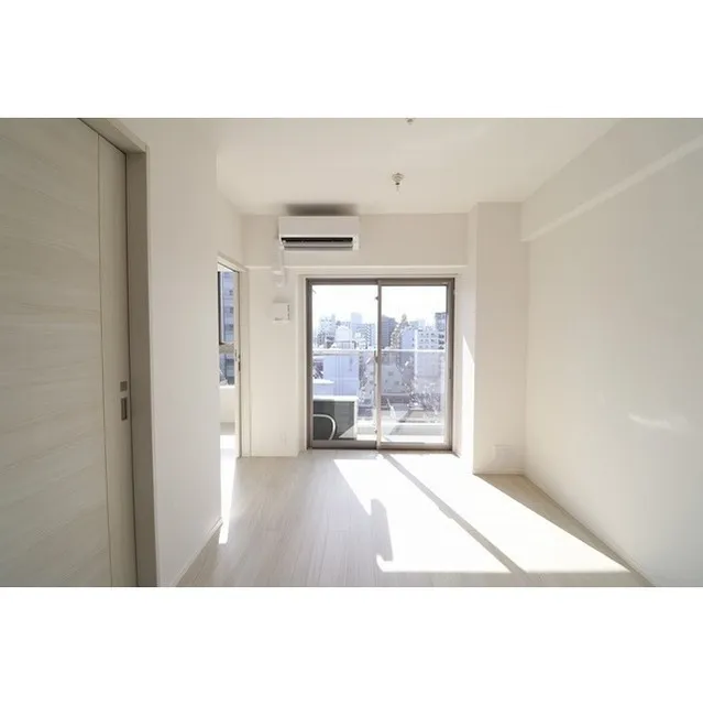 Dimus Ueno Okachimachi - Interior - ["Building", "Property", "Window"]