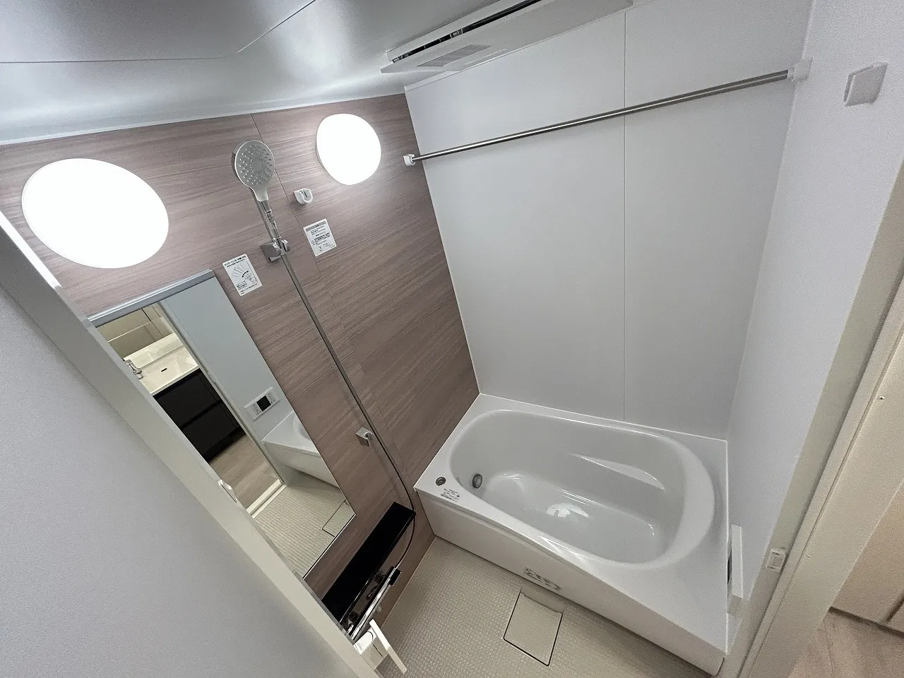 Blanchiesta Kiba - Interior - ["Plumbing fixture", "Flooring", "Floor"]
