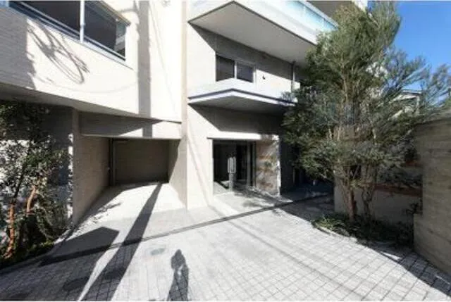 Solani Meguro Fudomae - Exterior - Main Entrance