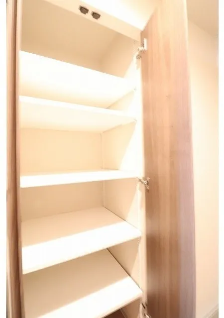 Well Square Komagome - Interior - ["Furniture", "Shelf", "Cabinetry"]