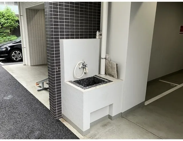 Prele Duc Kinshi Park NORTH - Exterior - ["Composite material", "Tile", "Concrete"]
