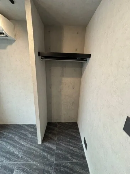 EXAM AKASAKA - Interior - ["Composite material", "Silver", "Building material"]