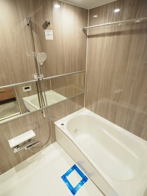 Residia Shinjuku East Ⅱ - Interior - ["Flooring", "Plumbing fixture", "Floor"]