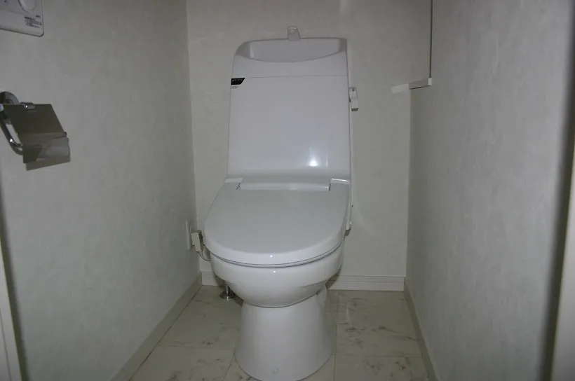 Residia Bunkyo Hongo II - Interior - ["Toilet seat", "Toilet", "Product"]