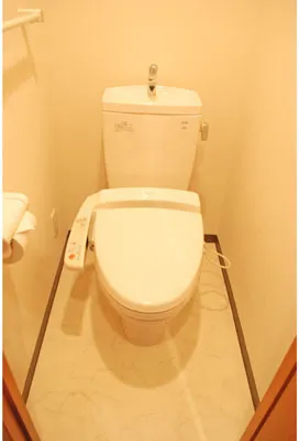 Sky Court Ginza Higashi Ichibankan - Interior - ["Toilet seat", "Toilet", "Plumbing fixture"]