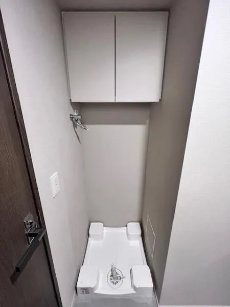 Brillia Ist Oimachi - Interior - ["Floor", "Grey", "Plumbing fixture"]