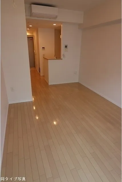 Comforia Shibaura - Interior - ["Brown", "Wood", "Floor"]