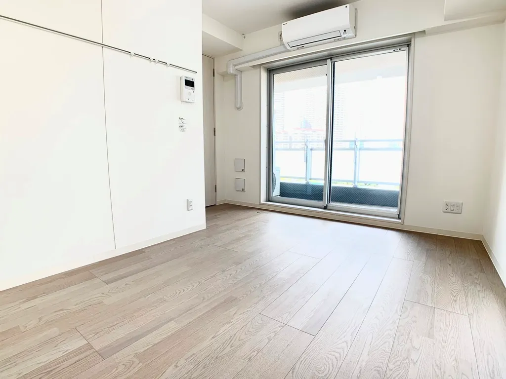 Primal Tsukishima - Interior - ["Window", "Fixture", "Wood"]